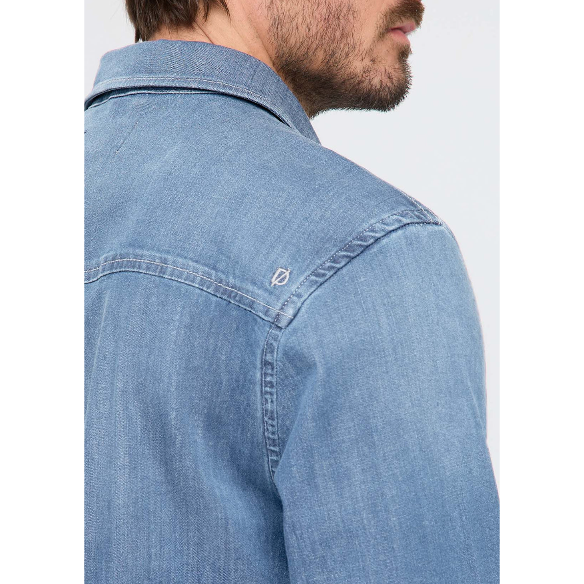 Chemise Performance Denim Lite à deux poches - Hommes