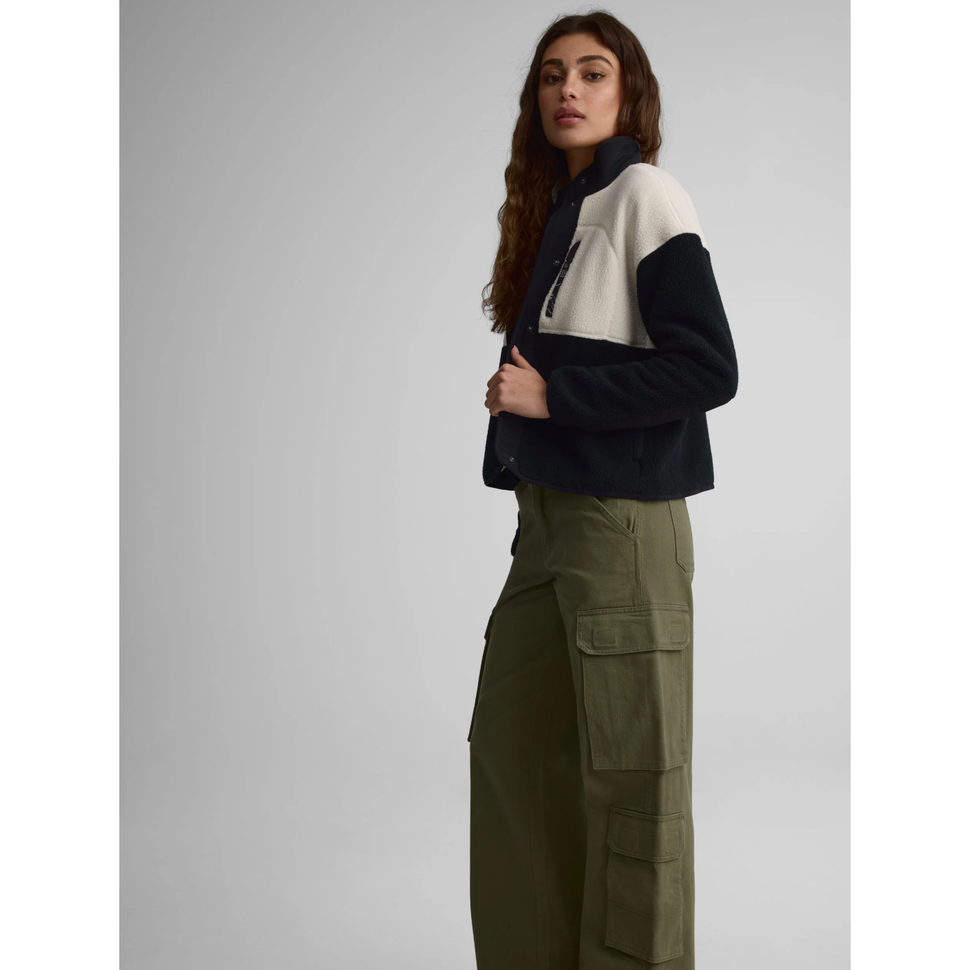 Veste en sherpa à col montant pour femme||High-collar sherpa jacket for women