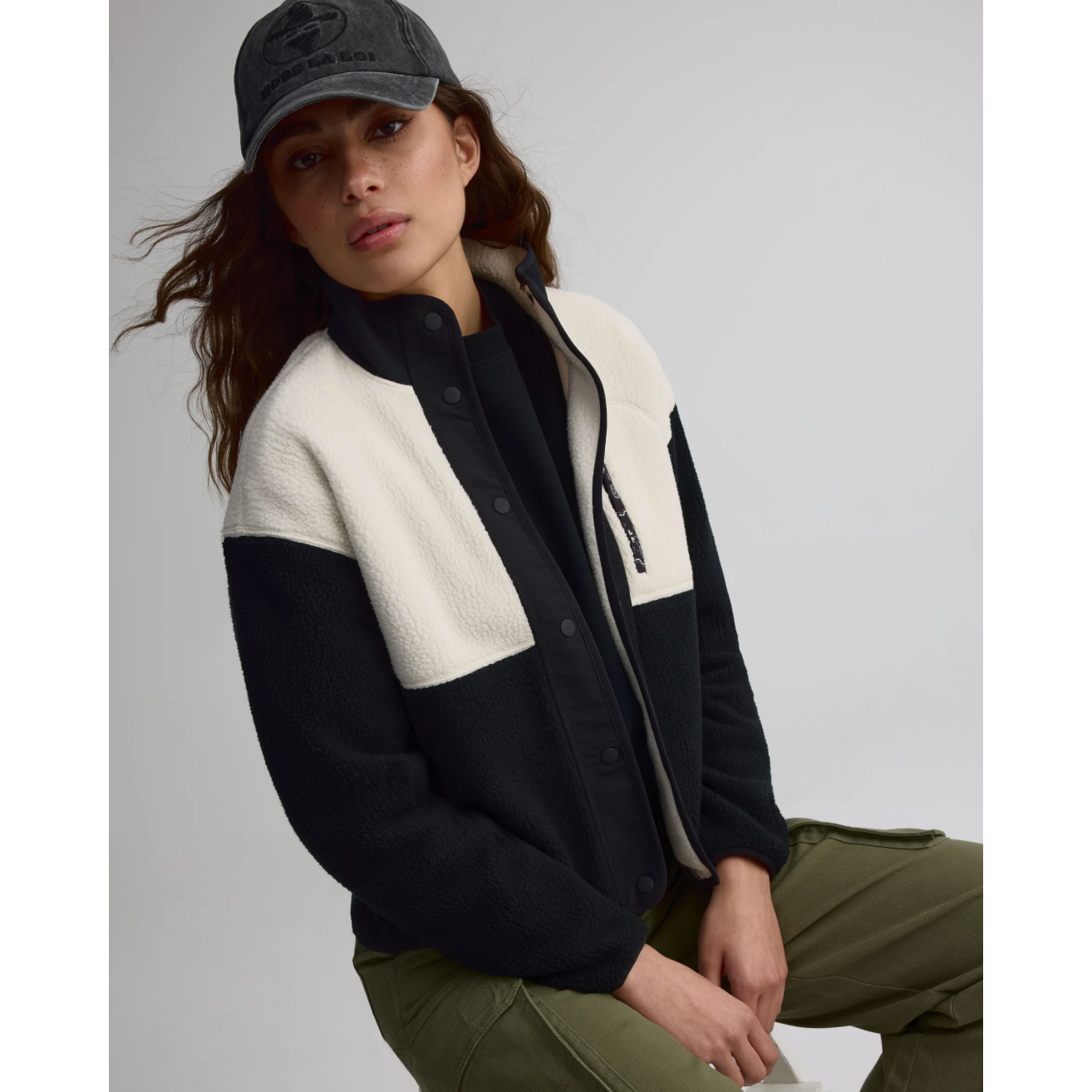 Veste en sherpa à col montant pour femme||High-collar sherpa jacket for women