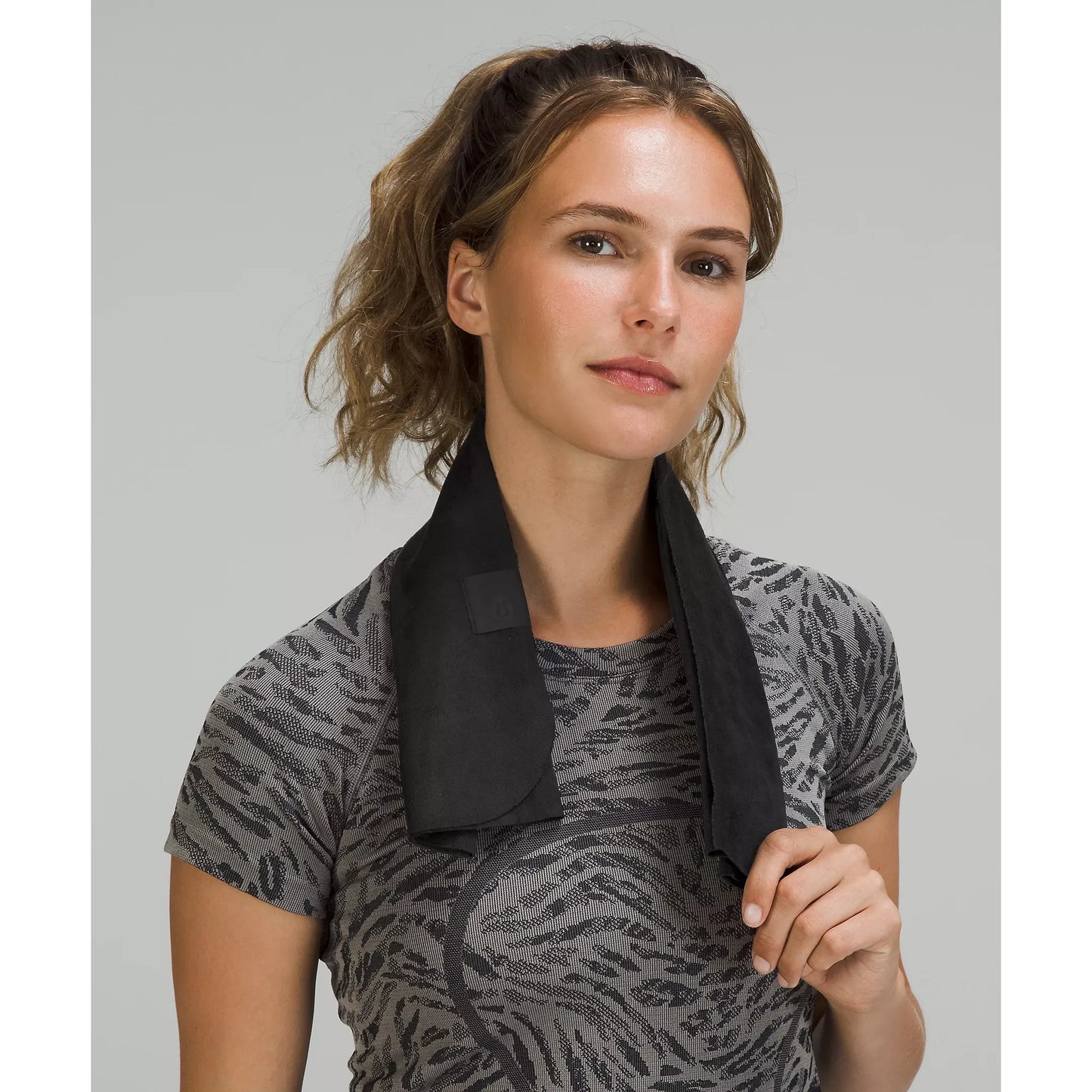 The Small Towel - Noir