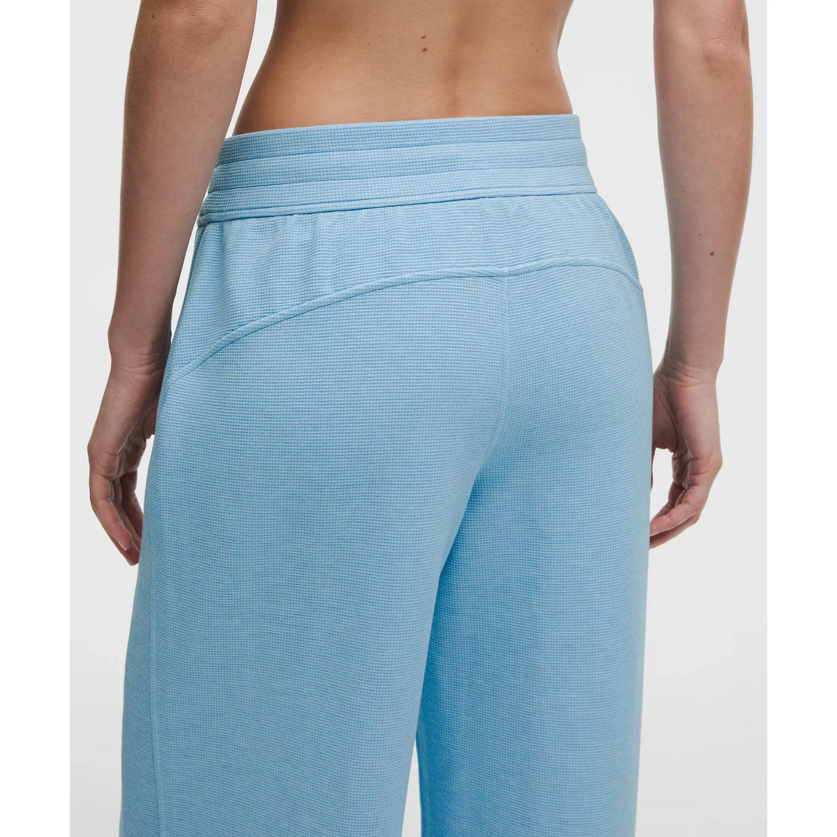 Pantalon Scuba mi-haut à jambes larges en tissu gaufré - Femmes