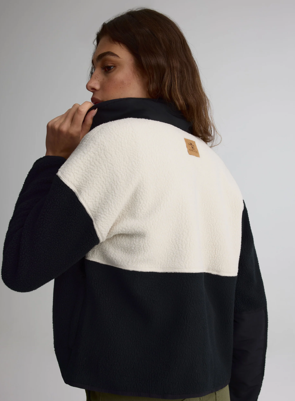 Veste en sherpa à col montant pour femme||High-collar sherpa jacket for women