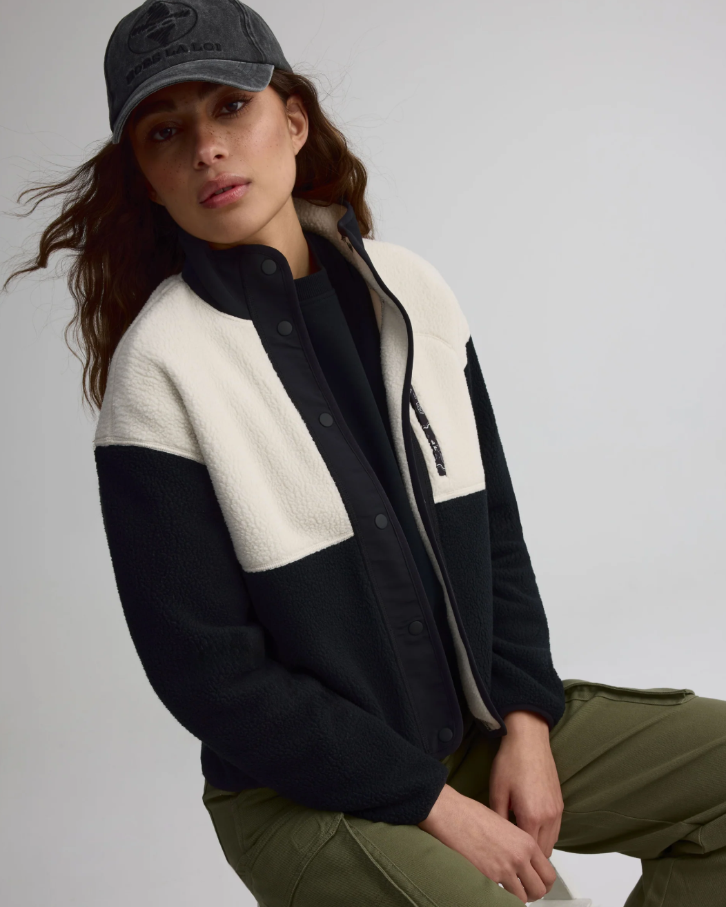 Veste en sherpa à col montant pour femme||High-collar sherpa jacket for women