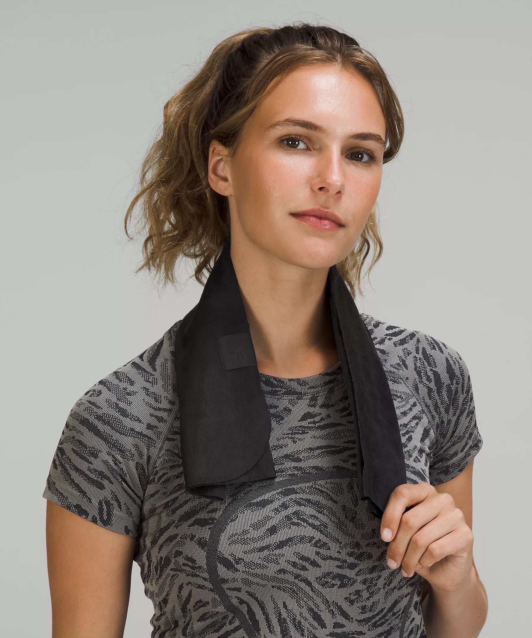 The Small Towel - Noir