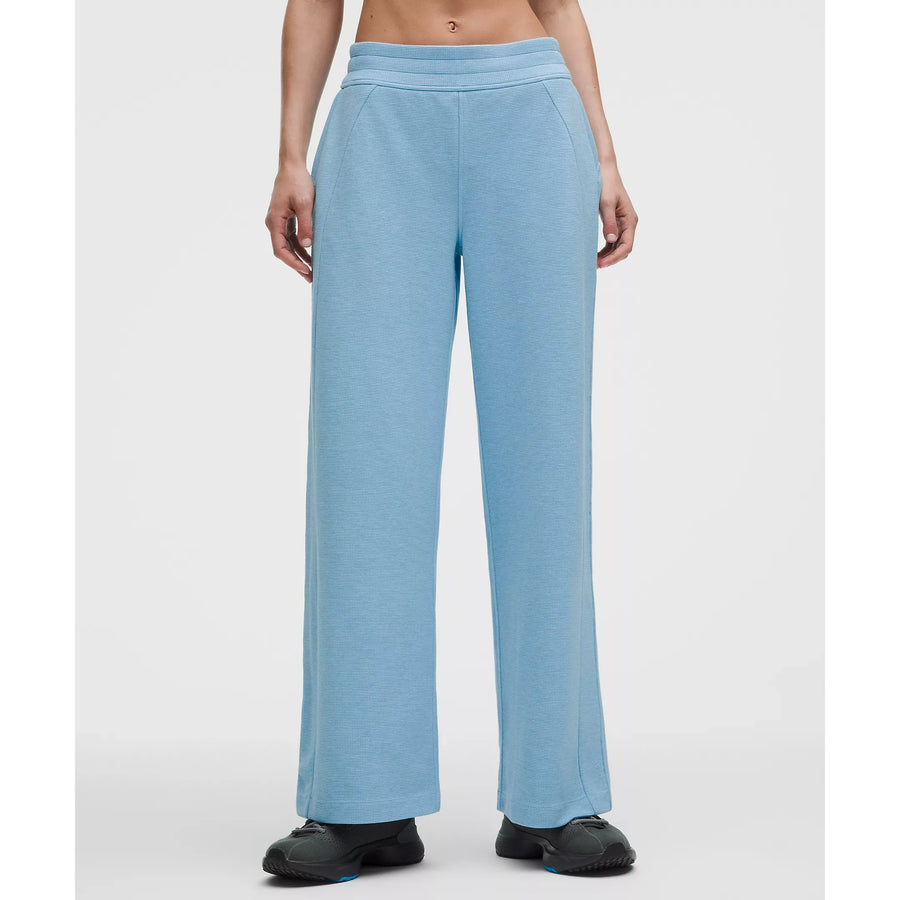 Pantalon Scuba mi-haut à jambes larges en tissu gaufré - Femmes