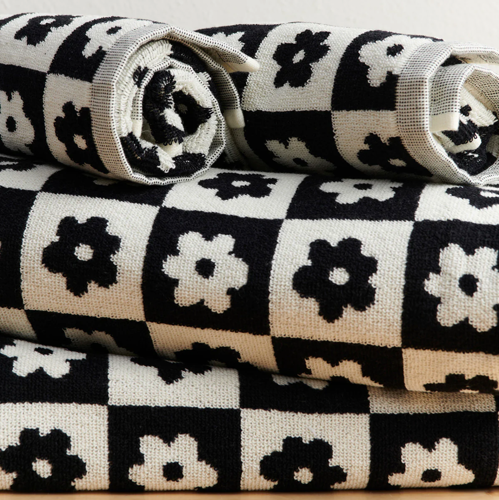 Serviette de bain Gigi – Noir/Crème || Gigi Bath Towel - Black/Cream